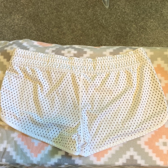Women Nike Large Reversible Comfy Mesh Shorts White/Gray Like New Barely Worn - Picture 2 of 4